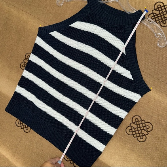 Old Navy NWOT! Navy/White Knit Sleeveless Striped Shaker Stitch Cropped Sweater - Picture 10 of 17